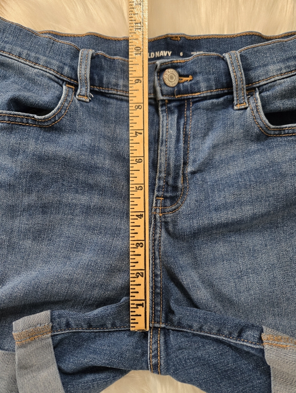 Old Navy Mid-Rise Jean Shorts - Picture 5 of 6